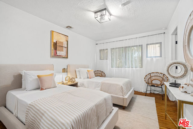 722 N La Jolla Avenue, Los Angeles CA: https://media.crmls.org/mediaz/1f8229c0-8f4b-4a33-8c96-002117ad0ef8.jpg