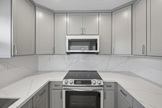 Image 11 of 75 For 1633 Mackinnon Avenue