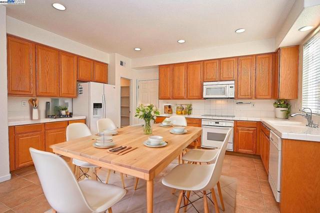 4189 Tessa Pl, Pleasanton CA: https://media.crmls.org/mediaz/1f826d8e-1e8c-49c1-a4e8-06ebbabe3968.jpg