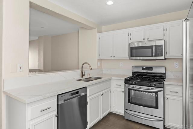 Detail Gallery Image 1 of 33 For 10254 Wateridge Cir #214,  San Diego,  CA 92121 - 2 Beds | 2/1 Baths