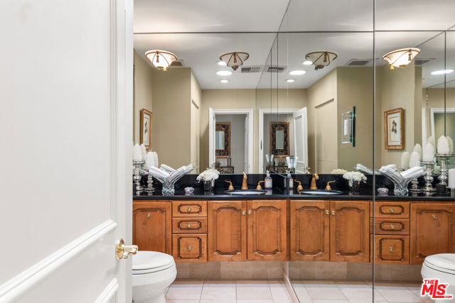 512 N Canon Drive, Beverly Hills CA: https://media.crmls.org/mediaz/1f82f08b-2b99-4d6d-b0e0-2a4d7fd9077e.jpg