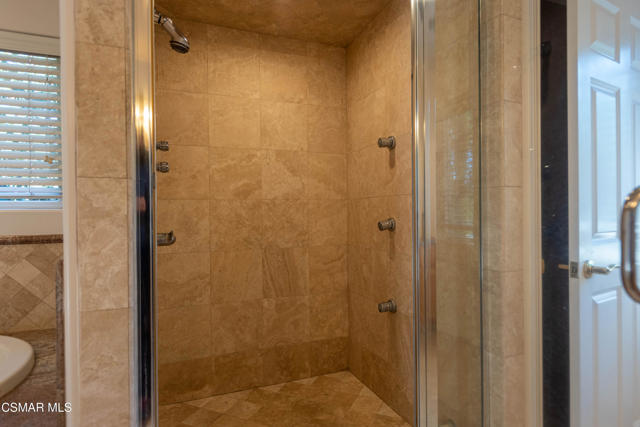 4539 Mammoth Avenue, Sherman Oaks CA: https://media.crmls.org/mediaz/1f83102f-f243-47fe-a3ed-e1c0c7a36bad.jpg