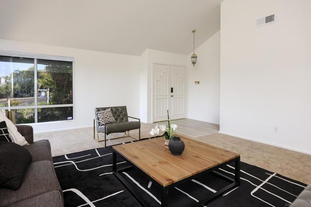 9977 Cristobal Dr, Spring Valley CA: https://media.crmls.org/mediaz/1f843dc8-139d-45cf-a775-af73241a1599.jpg