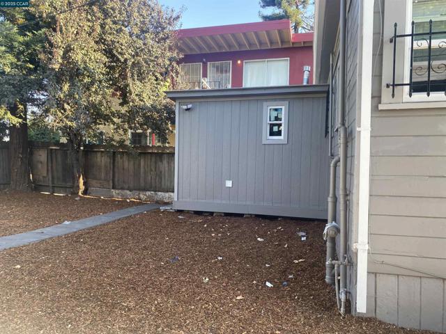 428 4Th St, Richmond CA: https://media.crmls.org/mediaz/1f846438-a9f0-489d-975e-c92405f9f832.jpg