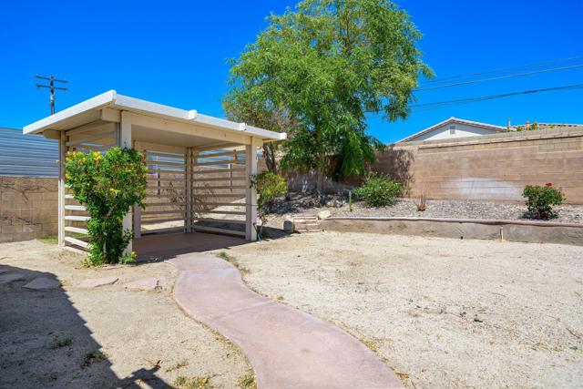 11800 Ambrosio Drive, Desert Hot Springs CA: https://media.crmls.org/mediaz/1f84d1d4-6eb9-4506-9513-a4a2c3b975f3.jpg