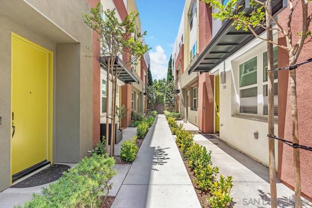 722 Anchor Ct, Chula Vista CA: https://media.crmls.org/mediaz/1f84f89a-32e7-44a1-9f0b-ec0607e82c43.jpg