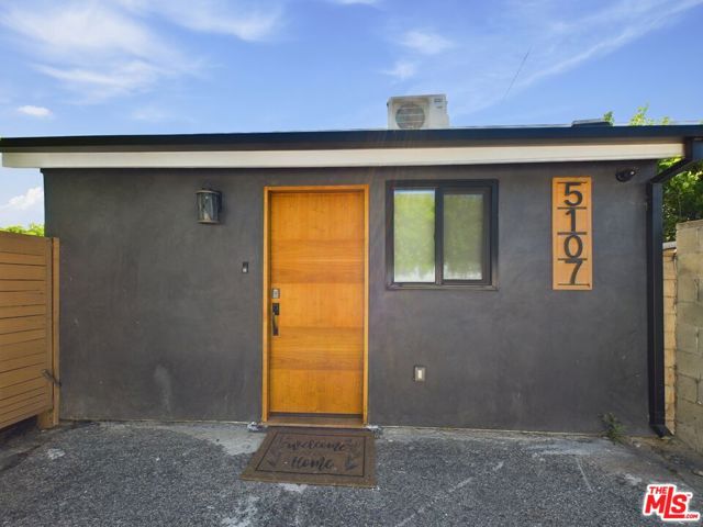 5109 Longridge Avenue, Sherman Oaks CA: https://media.crmls.org/mediaz/1f8608c1-185c-48d6-b412-dacee34d2645.jpg