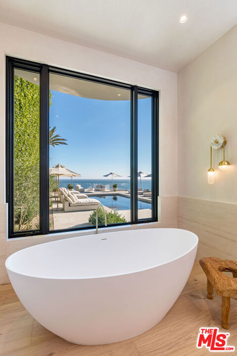 24824 Pacific Coast Highway, Malibu CA: https://media.crmls.org/mediaz/1f864cb3-fd47-4854-bd0d-7430136fdfba.jpg
