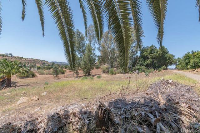 3160 Slivkoff Drive, Escondido CA: https://media.crmls.org/mediaz/1f865574-d43d-4497-bc18-d16481035d78.jpg