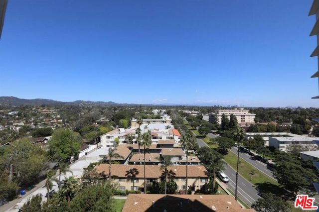 201 Ocean Avenue, Santa Monica CA: https://media.crmls.org/mediaz/1f86d1a0-2e0d-4204-b585-addabecaf594.jpg