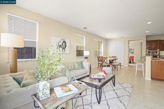 507 Livingston Court, Discovery Bay CA: https://media.crmls.org/mediaz/1f8701ae-ae30-4d68-b66f-a36be788b842.jpg