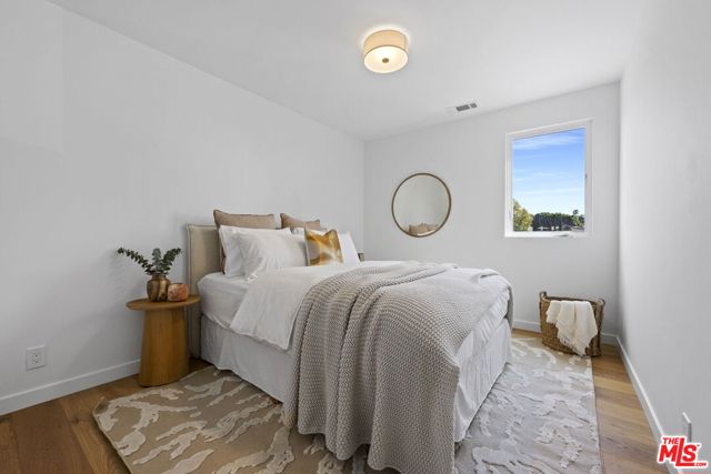 3908 Bentley Avenue, Culver City CA: https://media.crmls.org/mediaz/1f875bd8-ecaf-4e5d-a9e6-522e43bab99b.jpg