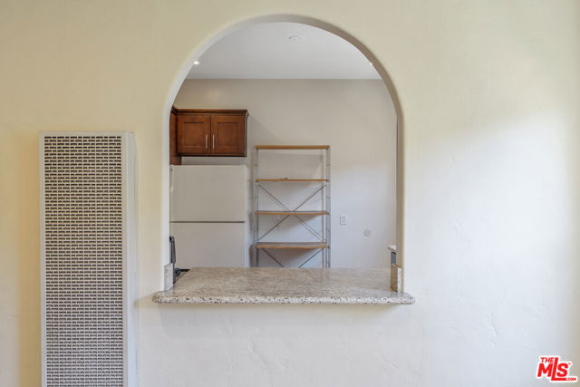 458 N Genesee Avenue, Los Angeles CA: https://media.crmls.org/mediaz/1f875fee-fcde-409b-8ac1-f4b24a7c4018.jpg