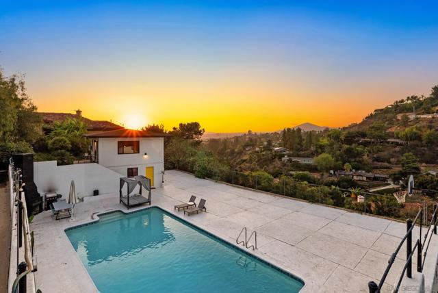 9586 Alto Dr, La Mesa CA: https://media.crmls.org/mediaz/1f878cb7-264c-4b2d-a32c-2206ea7af88c.jpg