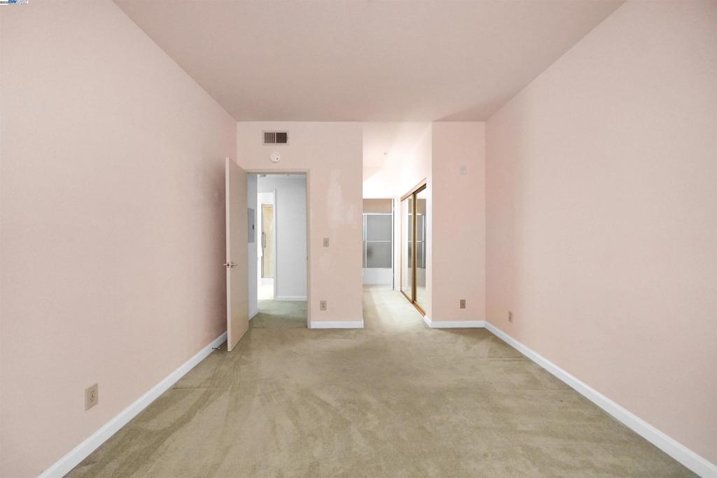 https://media.crmls.org/mediaz/1f87cbe8-10b3-4583-88dc-609e251e6adb.jpg?preset=X-Large