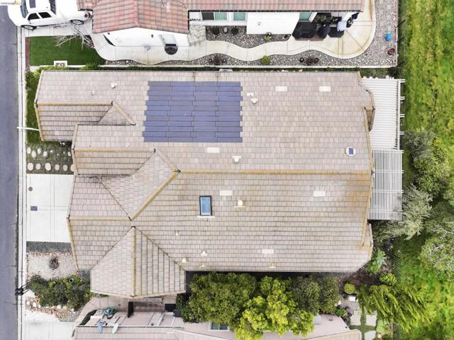 342 Desert Forest Ct, Rio Vista CA: https://media.crmls.org/mediaz/1f8800de-d266-4ec7-9394-c6af8715c77e.jpg