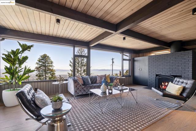 Image 4 of 60 For 1091 Creston Rd