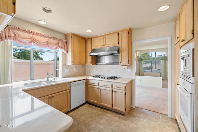 712 Rosebud Drive, Oxnard CA: https://media.crmls.org/mediaz/1f885e0c-de9f-4445-8e06-8296b2538282.jpg