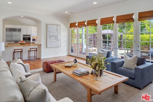 732 Via De La Paz, Pacific Palisades CA: https://media.crmls.org/mediaz/1f8881aa-ee7c-4341-808f-8ef49d89eb23.jpg