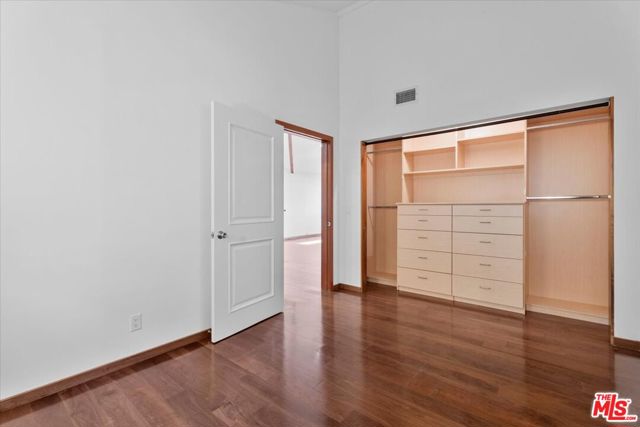 3947 Huron Avenue photo 6