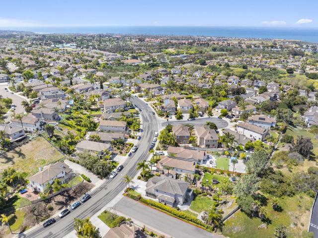 1266 Mariposa Rd, Carlsbad CA: https://media.crmls.org/mediaz/1f88f333-ec13-4000-b649-3786cd6d5d4b.jpg