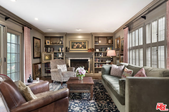 232 N Arden Boulevard, Los Angeles CA: https://media.crmls.org/mediaz/1f88f969-bb24-4010-90cc-455dc36d79f9.jpg
