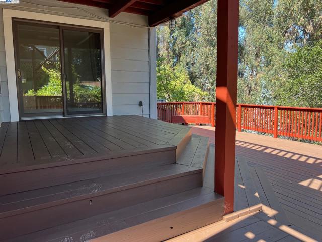 3242 Monika Ln, Hayward CA: https://media.crmls.org/mediaz/1f8aa01f-740b-4044-987f-01d8b4064b49.jpg