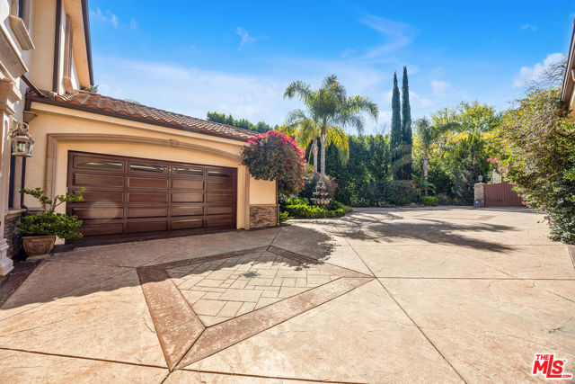 14933 Sutton Street, Sherman Oaks CA: https://media.crmls.org/mediaz/1f8ad69d-bdbd-4bec-8e1e-bc2c3f9d82a0.jpg