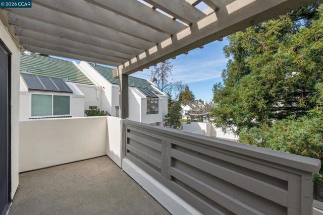 68 Mozden Ln, Pleasant Hill CA: https://media.crmls.org/mediaz/1f8b6af6-d8ad-481b-a6ef-75bdfdf39709.jpg