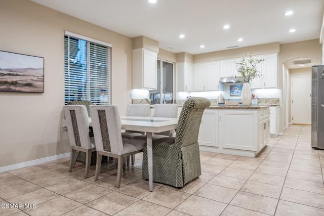 535 Winncastle Street, Simi Valley CA: https://media.crmls.org/mediaz/1f8bb307-d3b1-43bb-a255-29833d590889.jpg
