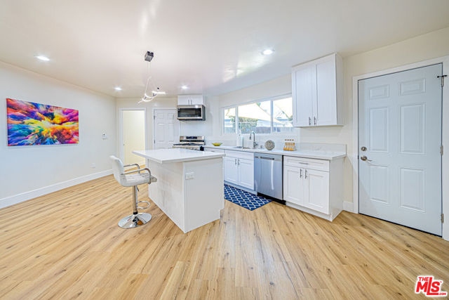 5633 La Mirada Avenue, Los Angeles CA: https://media.crmls.org/mediaz/1f8bf34e-b1db-449d-92c8-d338529f816b.jpg