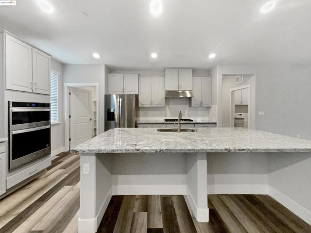 2066 Espana Ln, Rio Vista CA: https://media.crmls.org/mediaz/1f8c1f3d-84cd-4d41-a994-4374ad18b459.jpg