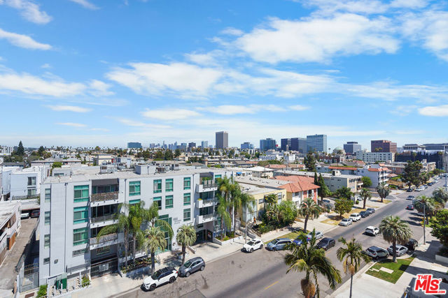 321 S Oxford Avenue, Los Angeles CA: https://media.crmls.org/mediaz/1f8c6c3d-07ee-4b17-a5da-6f378d49f999.jpg