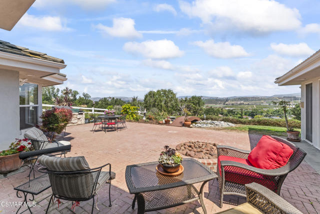10885 Citrus Drive, Moorpark CA: https://media.crmls.org/mediaz/1f8d0009-14a5-4111-b088-22a135d8e993.jpg