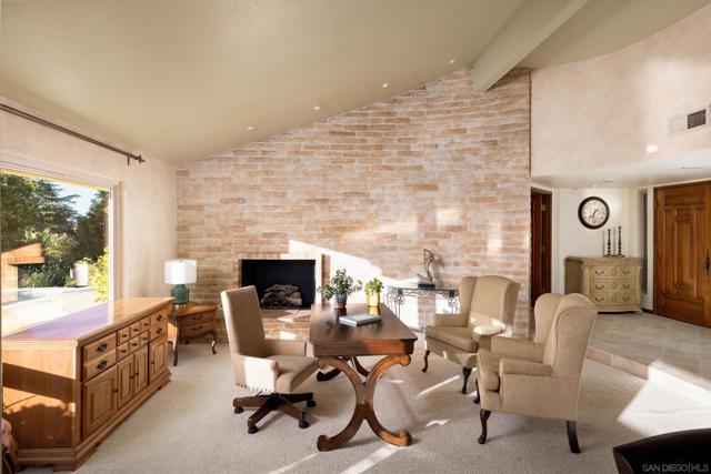 13671 Orchard Gate Rd, Poway CA: https://media.crmls.org/mediaz/1f8d7a63-5ba5-4a4d-9cbb-b5f34af3f428.jpg