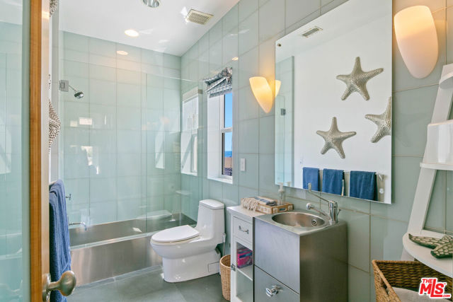 1341 Palisades Beach Road, Santa Monica CA: https://media.crmls.org/mediaz/1f8d8045-4690-4ab6-a150-ef14e3018795.jpg
