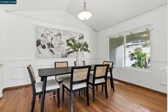3824 Via Granada, Moraga CA: https://media.crmls.org/mediaz/1f8df69a-9a63-4211-b33b-178f610fd08b.jpg