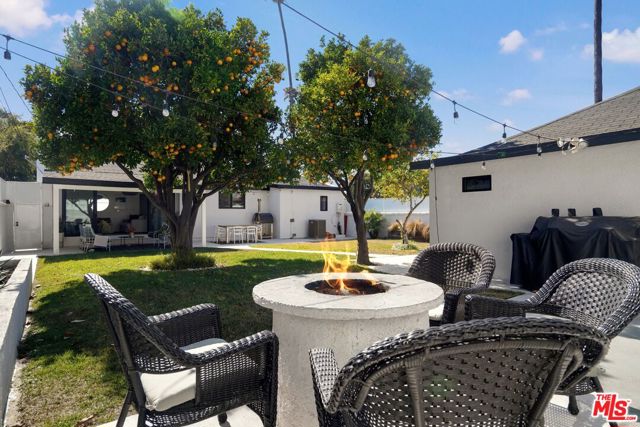 3650 Virginia Road, Los Angeles CA: https://media.crmls.org/mediaz/1f8f0217-f821-4d48-a741-445465fc2b3e.jpg