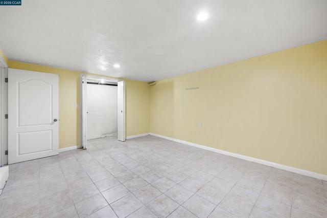 10536 Sheldon St, Oakland CA: https://media.crmls.org/mediaz/1f8f1361-cba2-4725-9b63-96fbfa8e2418.jpg