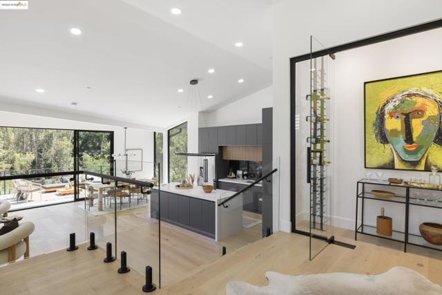 7270 Woodrow Dr, Oakland CA: https://media.crmls.org/mediaz/1f8f591f-2042-41e5-9301-3f10bdcd5a0f.jpg