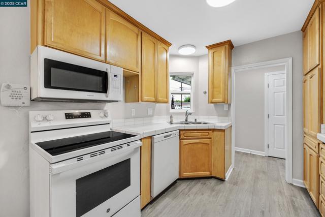 4045 Sacramento St, Concord CA: https://media.crmls.org/mediaz/1f908466-02a1-44f9-a8c4-22013b17a5da.jpg