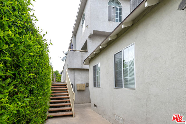 6501 Woodley Avenue photo 2