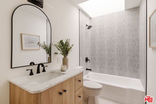 3501 Hillcrest Drive, Los Angeles CA: https://media.crmls.org/mediaz/1f90c721-9121-4465-95e2-c99871b14a58.jpg