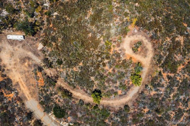 12526 SW BOULDER MT RD, Poway CA: https://media.crmls.org/mediaz/1f90c837-a30c-4233-a2b8-f48525bf4ec0.jpg