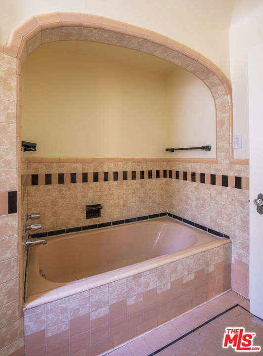 3220 W 78th Place, Los Angeles CA: https://media.crmls.org/mediaz/1f90d7e2-befa-48e7-bdbd-6e6ac862c308.jpg