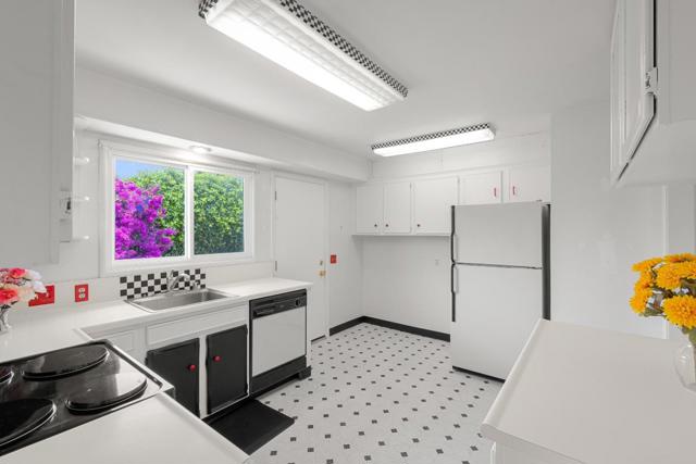 7 Setter Place, Monterey CA: https://media.crmls.org/mediaz/1f9151a7-766b-4d11-8d3d-becefc439daf.jpg