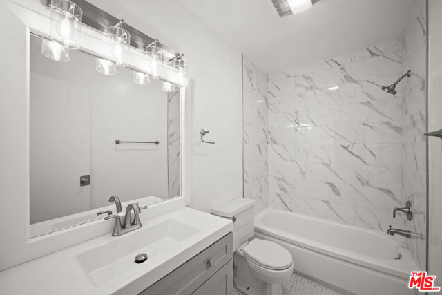 960 Larrabee Street, West Hollywood CA: https://media.crmls.org/mediaz/1f915ff8-5482-4991-bbcd-850688bb68a1.jpg
