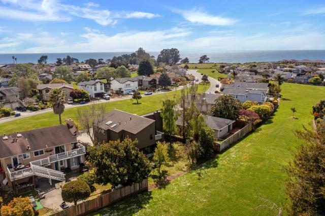 221 Via Lantana, Aptos CA: https://media.crmls.org/mediaz/1f9190ea-eda1-4488-b1f0-210f08eb2fe4.jpg