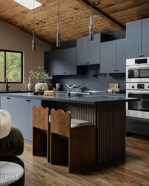 Detail Gallery Image 14 of 44 For 12406 La Maida St, Los Angeles,  CA 91607 - 3 Beds | 2 Baths