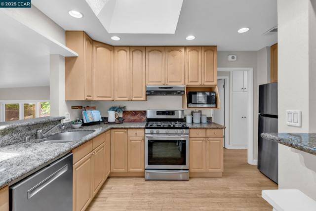 81 MAPLE LANE, Walnut Creek CA: https://media.crmls.org/mediaz/1f91e2ac-e067-40ba-8818-f4dadd5684a9.jpg